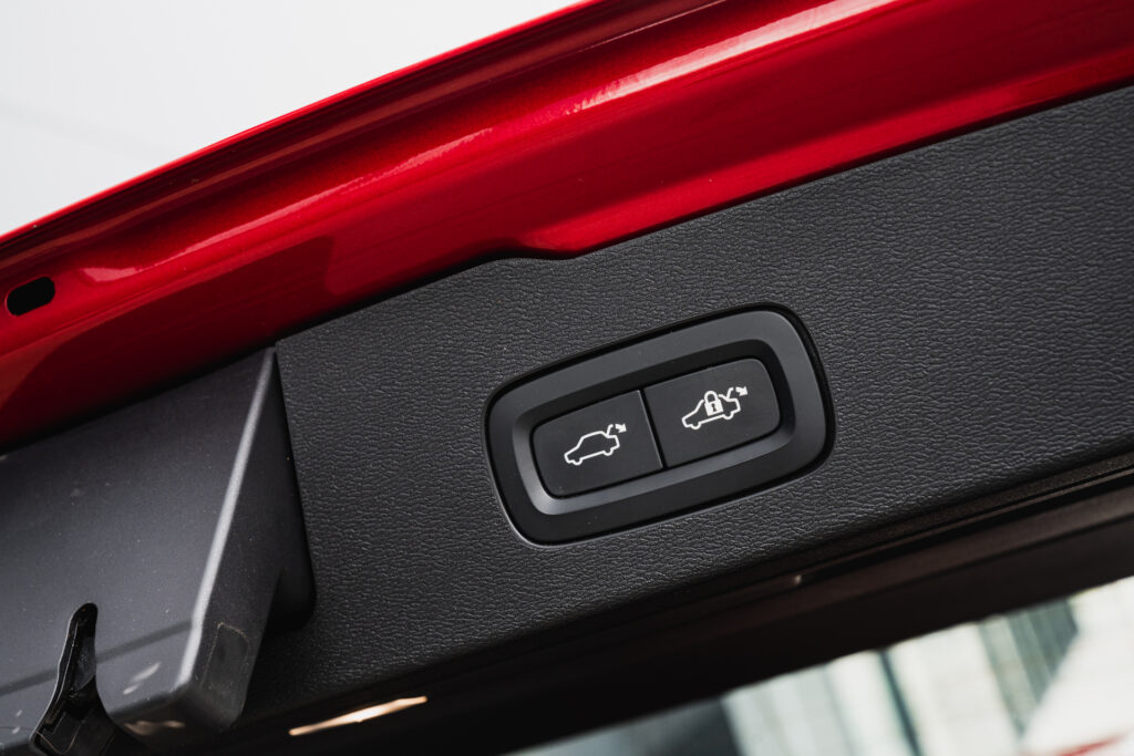 Volvo V60 T6 R-Design - Pohon všetkých kolies