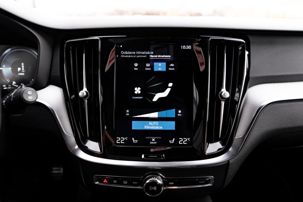 Volvo V60 T6 R-Design - Pohon všetkých kolies